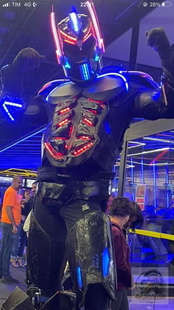 Robô de LED Megatron - Mandala Eventos