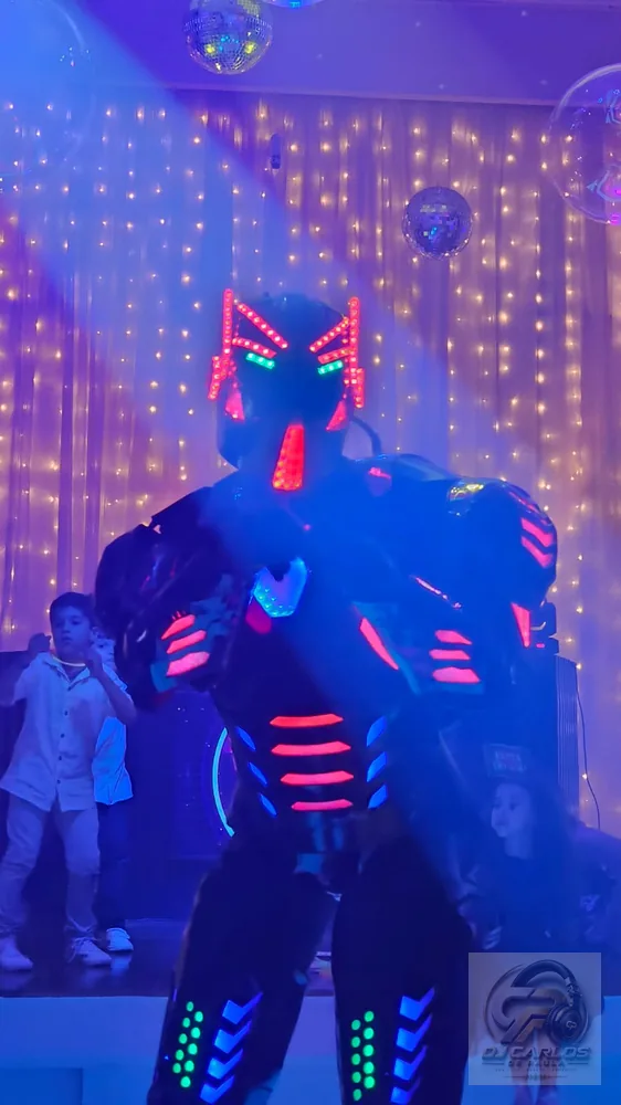 Robô de LED Megatron - Mandala Eventos