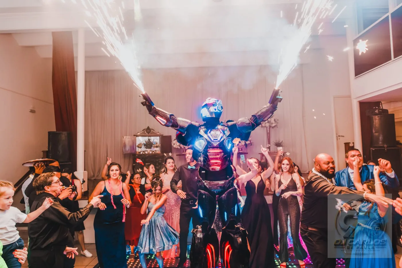 Robô de LED Megatron - Mandala Eventos