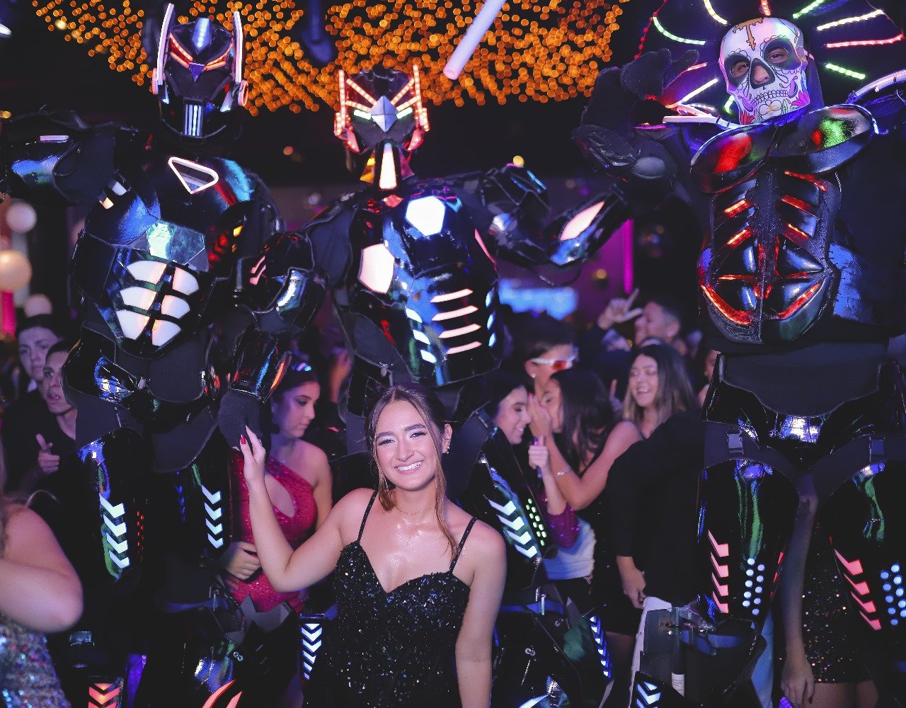 Robôs de LED em festa - Mandala Eventos