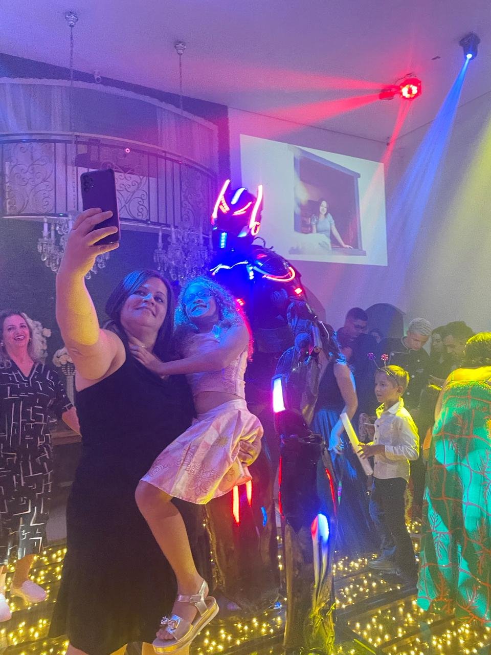 Robô de LED Megatron - Mandala Eventos